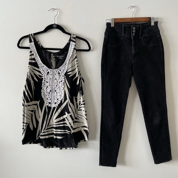 Lowered! 💥 Women’s Merona B&W Textured Blouse (Keyhole back) - Picture 2 of 5